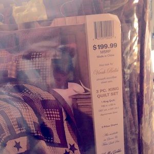 King size quilt set with matching shams .new